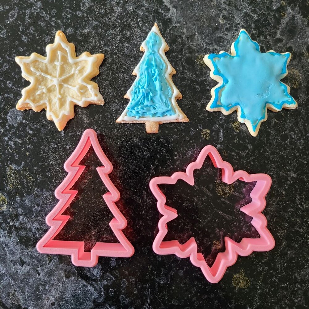 Christmas Cookie Cutters Lot of 2 Christmas Tree and Snowflakes